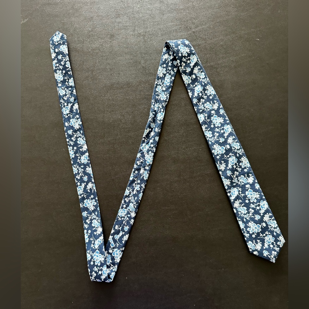 The Tie Bar Navy Blue Floral Skinny Tie